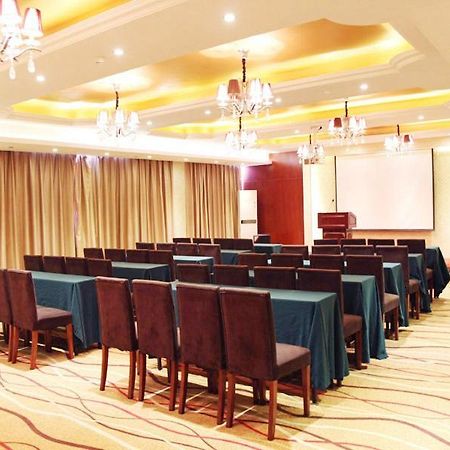 Vienna International Hotel Ningbo Wanda Bagian luar foto